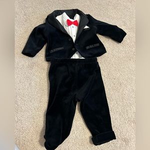 Little me 3 piece suit for baby! Size 6 months.